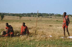 Maasai-Hndler in der Steppe. Lemek Group Ranch (Masai Mara), Kenia. / Masai traders in the savannah. Lemek Group Ranch (Masai Mara), Kenya. / (c) Walter Mitch Podszuck (Bwana Mitch) - #980904-079