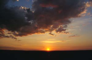 Sonnenaufgang ber der Olorukoti-Ebene. Masai Mara National Reserve, Kenia. / Sunrise over Olorukoti Plain. Masai Mara National Reserve, Kenya. / (c) Walter Mitch Podszuck (Bwana Mitch) - #980908-05
